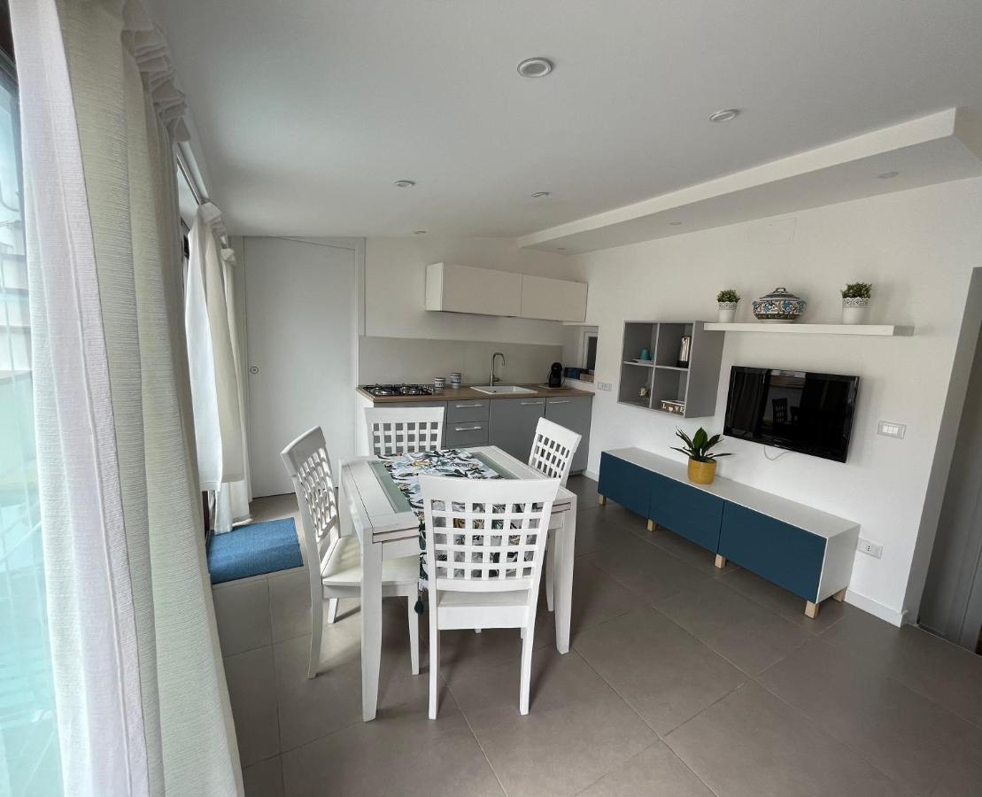 Fiori D'Arancio Apartment แตร์ราซีนี ภายนอก รูปภาพ