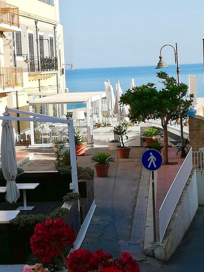 Fiori D'Arancio Apartment แตร์ราซีนี ภายนอก รูปภาพ